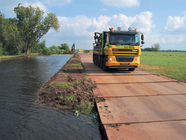 Van Schie_Grondwerk_transport_Watergang_Kamerik_web (1)